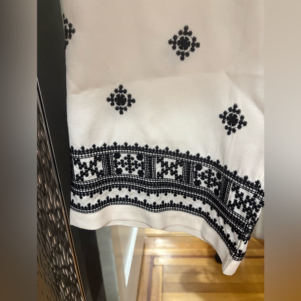 NWT COMMENSE MEDIUM White SUMMER Pants with Black Embroidery - Picture 3 of 5